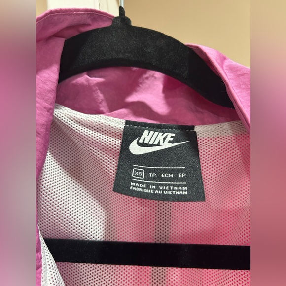 Nike wind breaker jacket - Picture 4 of 6